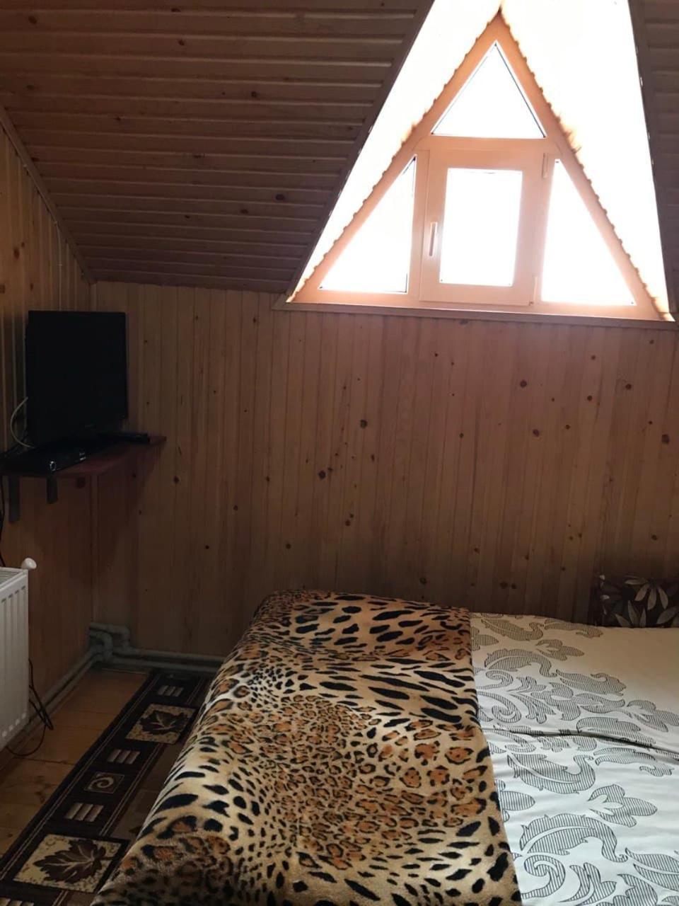 Котедж ,,Тік" Hotel Tatariv Phòng bức ảnh